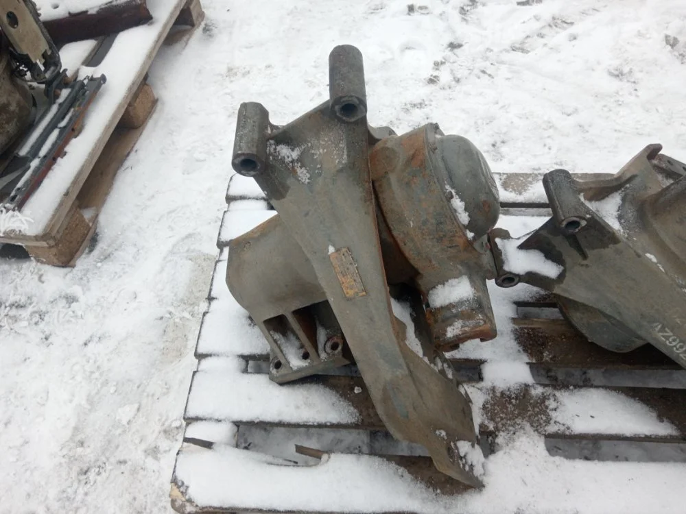 Кронштейн балансира SITRAK C7H ZZ4256V364HE - миниатюра 4