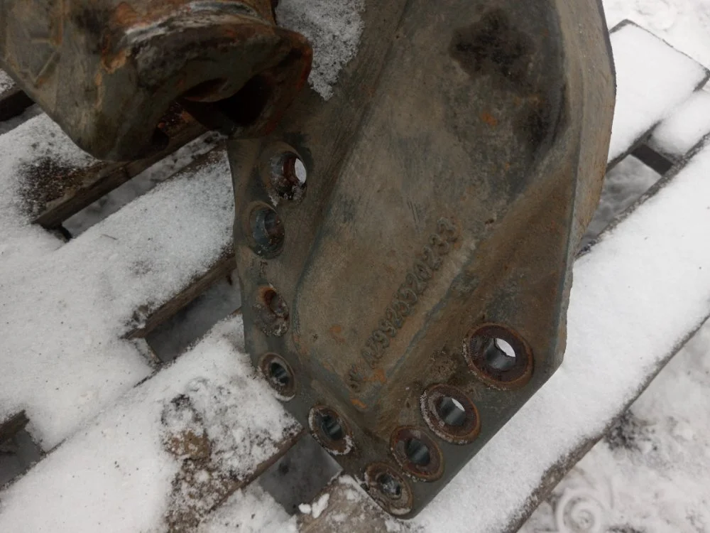 Кронштейн балансира SITRAK C7H ZZ4256V364HE - миниатюра 9