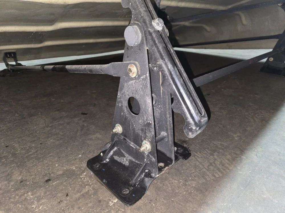 Спойлер кабины верхний SHACMAN SX42586V385 WEICHAI - миниатюра 7