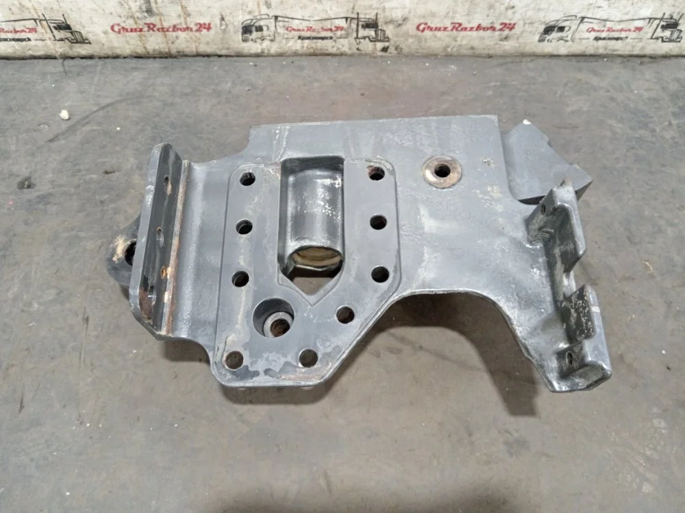 Кронштейн бампера правый Volvo FM4 469 D13 675996 - миниатюра 2