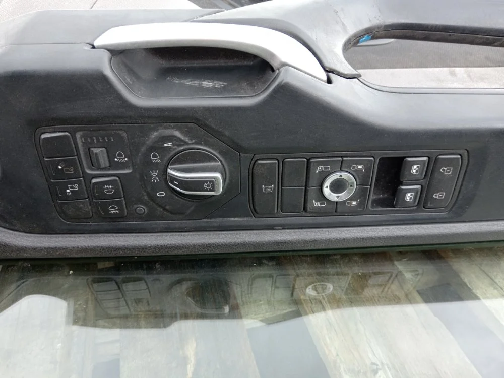 Дверь левая Scania G OC13 101 L01 ГАЗ 411HP E6 - миниатюра 9