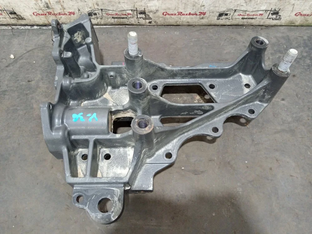 Кронштейн бампера левый Volvo FM4 469 D13 675996 - изображение 1