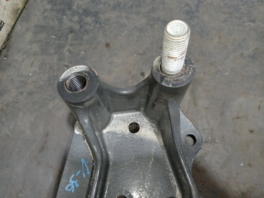 Кронштейн бампера левый Volvo FM4 469 D13 675996 - миниатюра 5