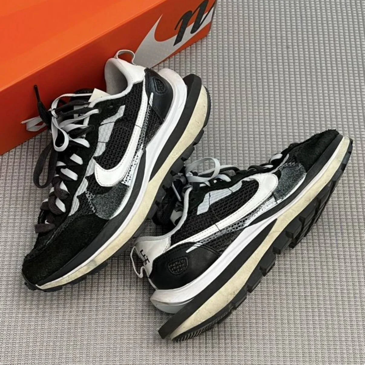 Кроссовки Nike Vaporwaffle Sacai black & white - изображение 1