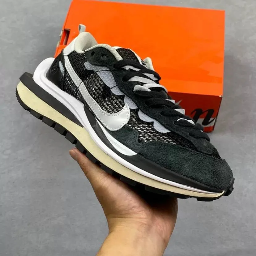Кроссовки Nike Vaporwaffle Sacai black & white - миниатюра 2