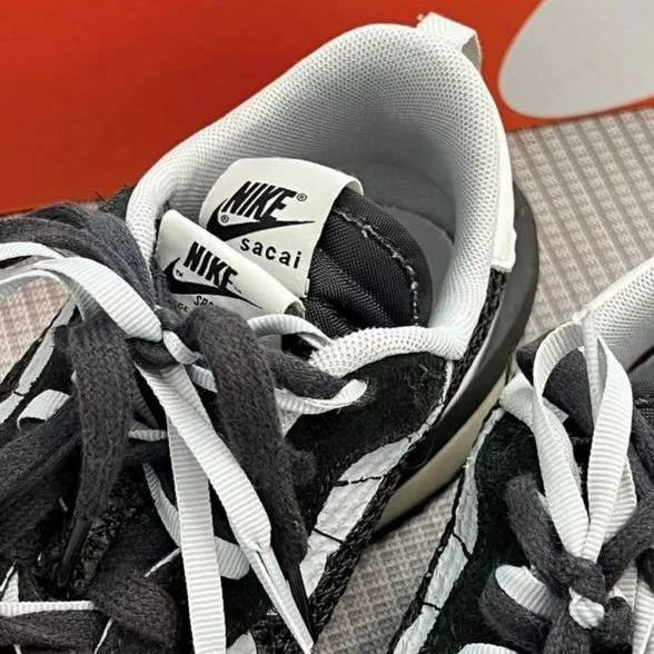 Кроссовки Nike Vaporwaffle Sacai black & white - миниатюра 3