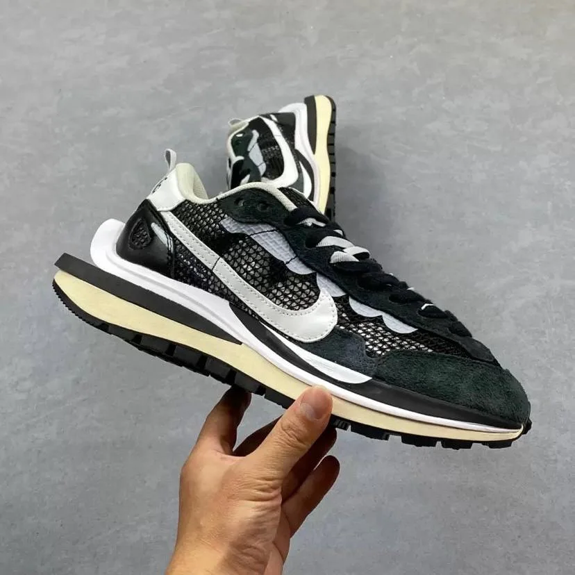 Кроссовки Nike Vaporwaffle Sacai black & white - миниатюра 5