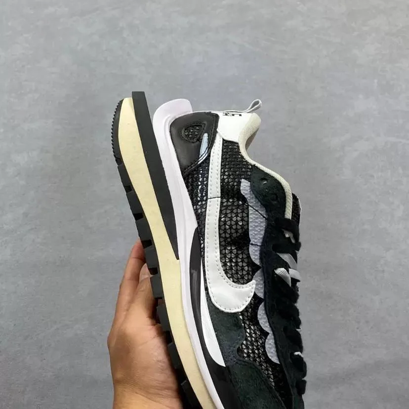 Кроссовки Nike Vaporwaffle Sacai black & white - миниатюра 6