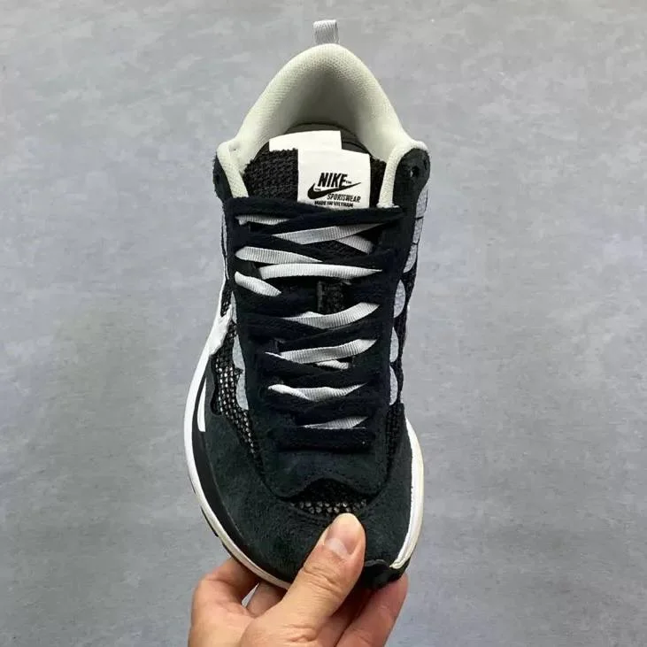Кроссовки Nike Vaporwaffle Sacai black & white - миниатюра 7