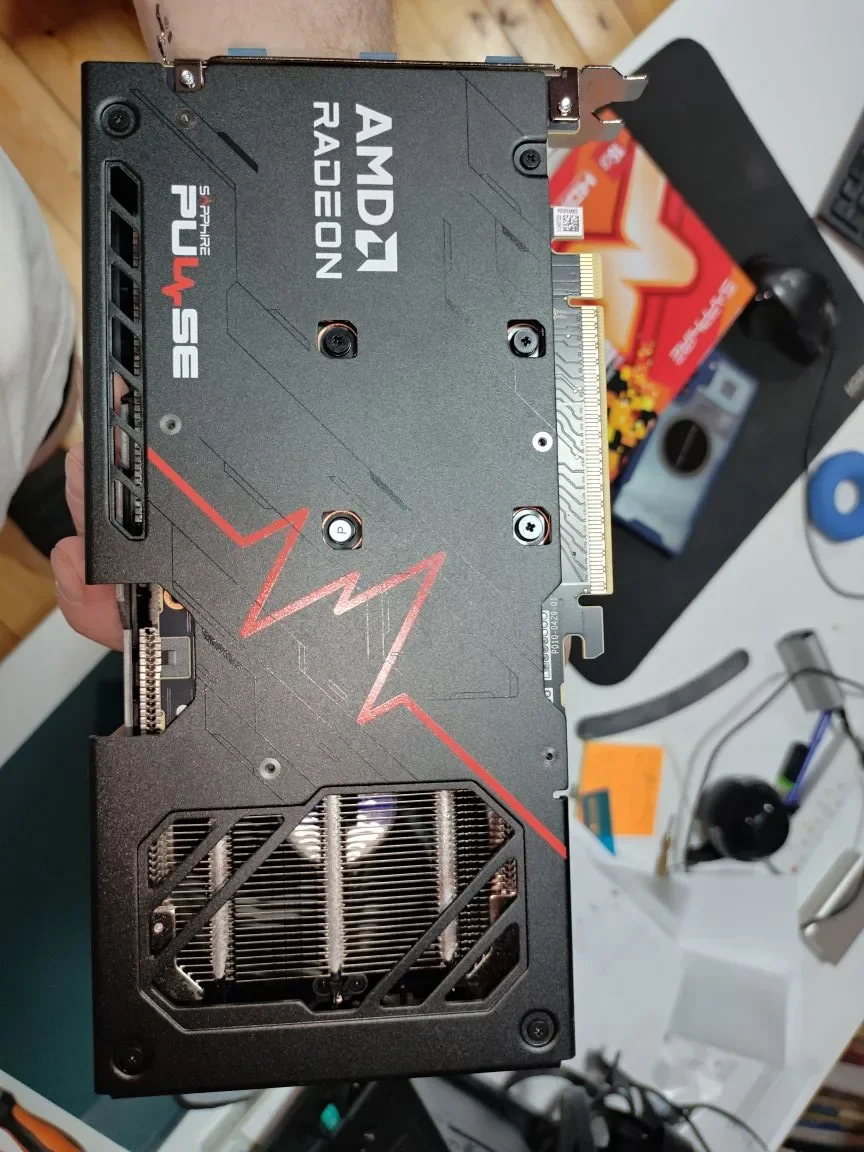 Sapphire AMD Radeon RX 9060 XT 16GB 128 bit 11350-03-20G Pulse OC 16 GB GDDR6 - изображение 1