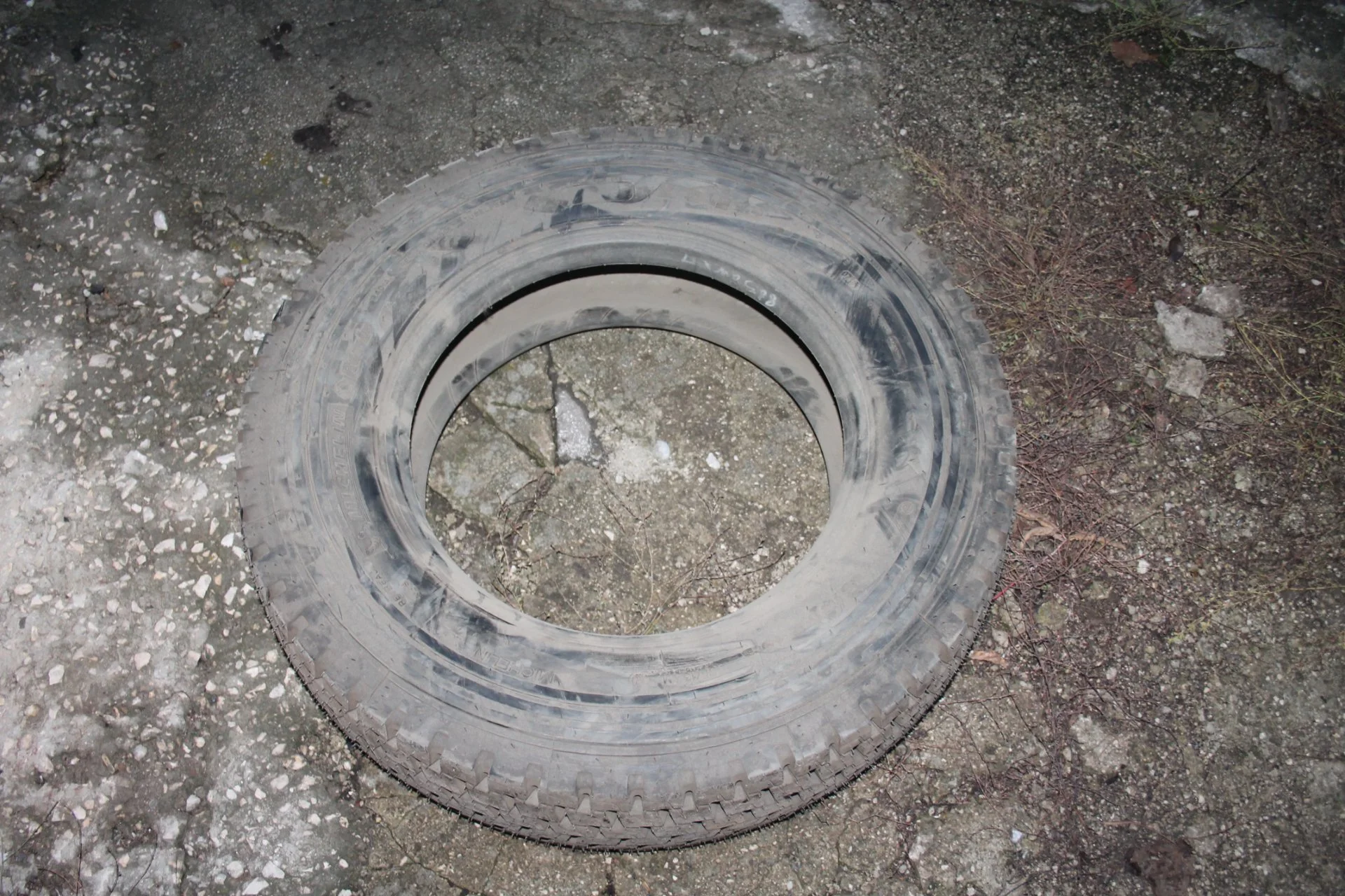 245 70 R19.5 136M MICHELIN XDE2+ REMIX France 0710 - миниатюра 2