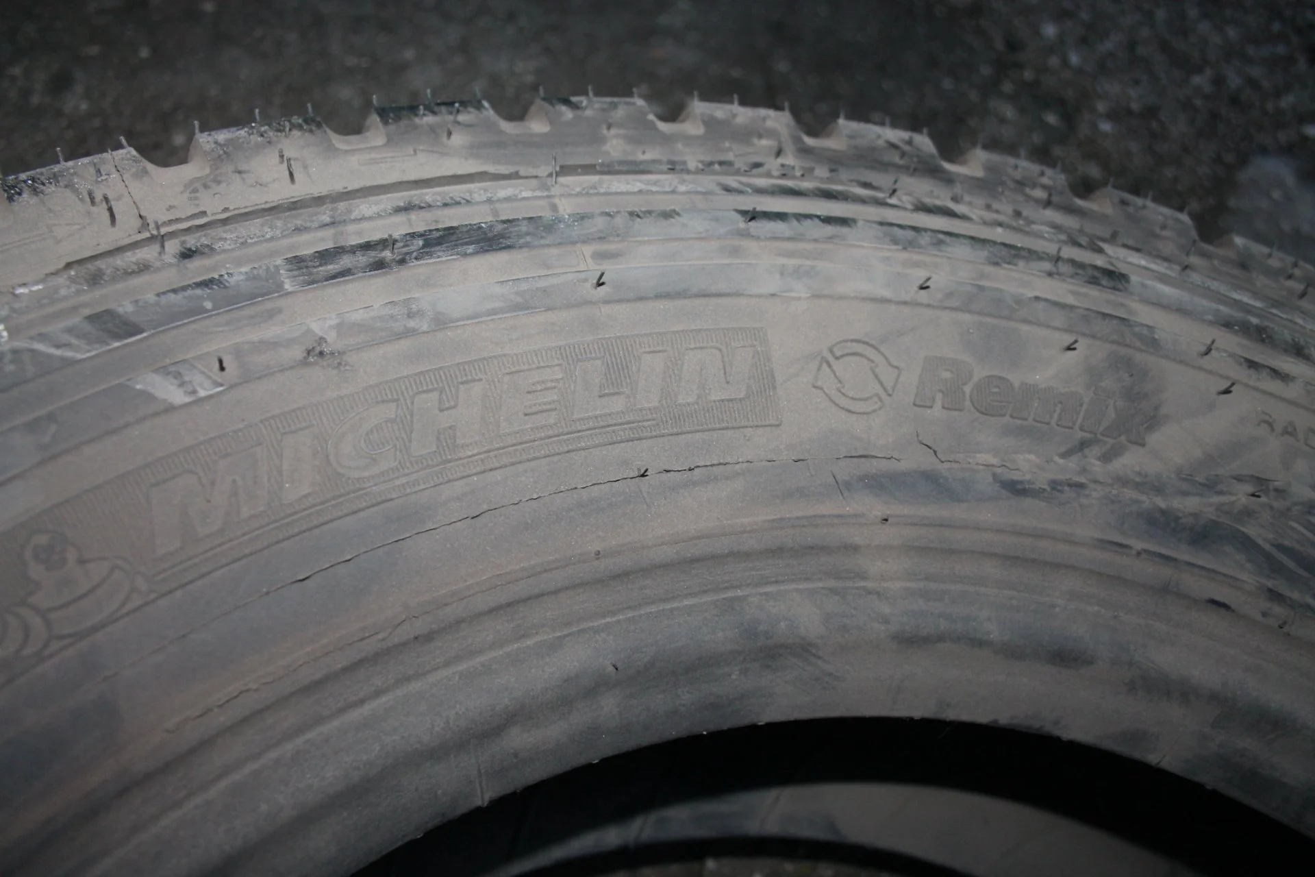 245 70 R19.5 136M MICHELIN XDE2+ REMIX France 0710 - миниатюра 12
