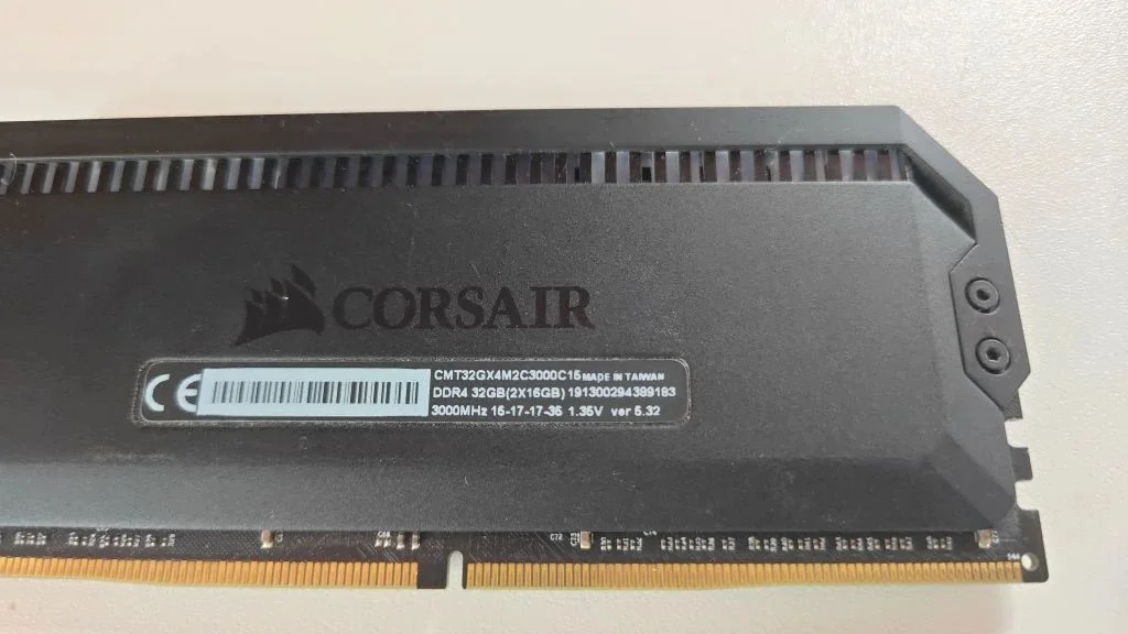 Corsair DDR4 16Gb 3000MHz CL15 CMT32GX4M2C3000C15 - миниатюра 2