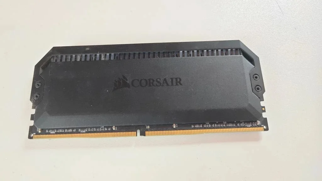 Corsair DDR4 16Gb 3000MHz CL15 CMT32GX4M2C3000C15 - миниатюра 3