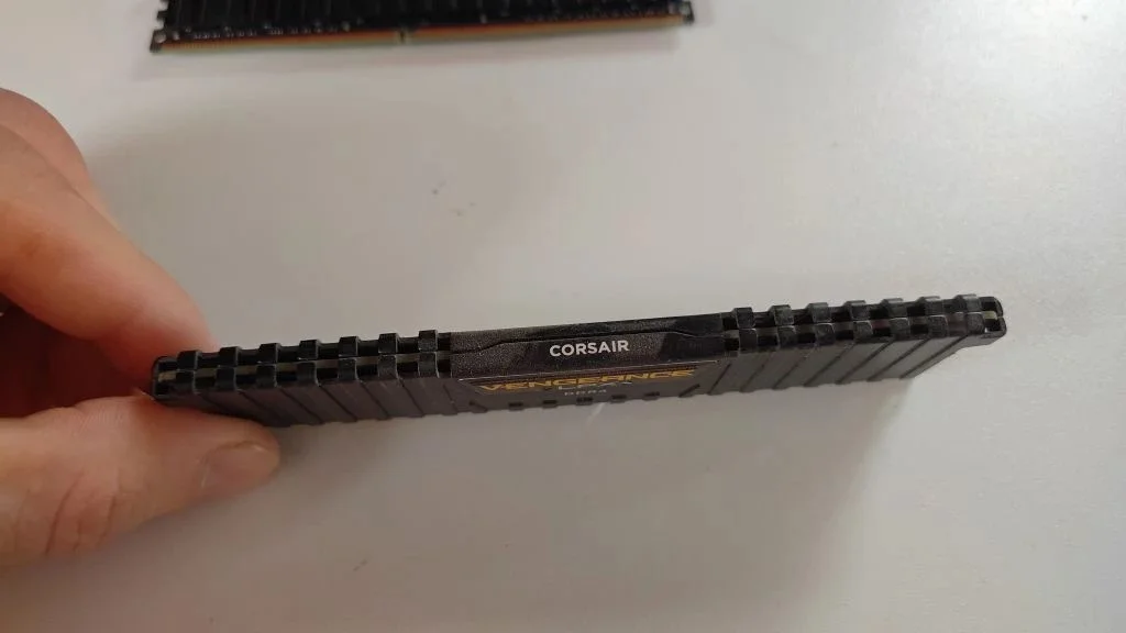 Corsair Vengeance LPX CMK16GX4M1A2666C16 DDR4 16ГБ 2666МГц CL16 - изображение 1