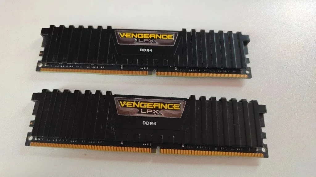 Corsair DDR4 32Gb (2x16Gb) 2666MHz pc-21300 Vengeance LPX CMK32GX4M2A2666C16 - миниатюра 3
