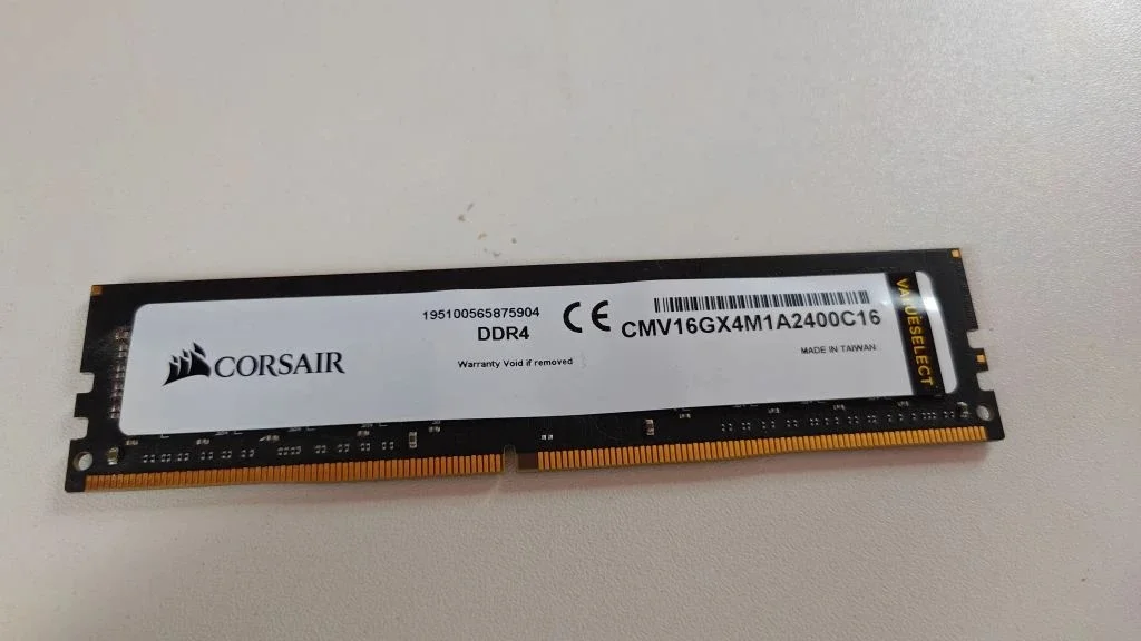 Corsair Value Select CMV16GX4M1A2400C16 DDR4 16ГБ 2400МГц CL16 - изображение 1