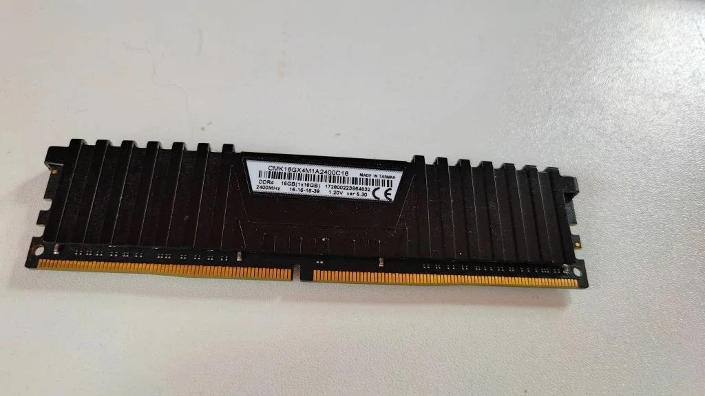 Corsair Vengeance LPX CMK16GX4M1A2400C16 DDR4 16ГБ 2400МГц CL16 - изображение 1