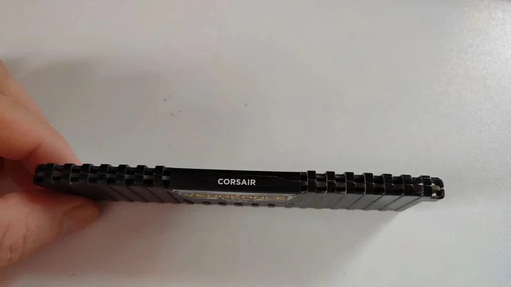Corsair Vengeance LPX CMK16GX4M1A2400C16 DDR4 16ГБ 2400МГц CL16 - миниатюра 2