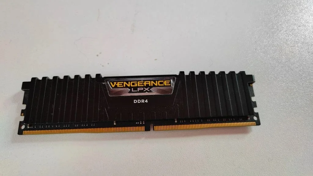 Corsair Vengeance LPX CMK16GX4M1A2400C16 DDR4 16ГБ 2400МГц CL16 - миниатюра 3