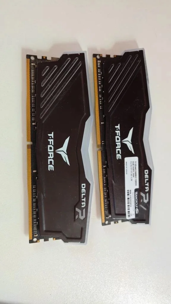 8GB 2400 CL15 Team T-Force Delta DDR4 TF3D44G2400HC15BBK - миниатюра 4