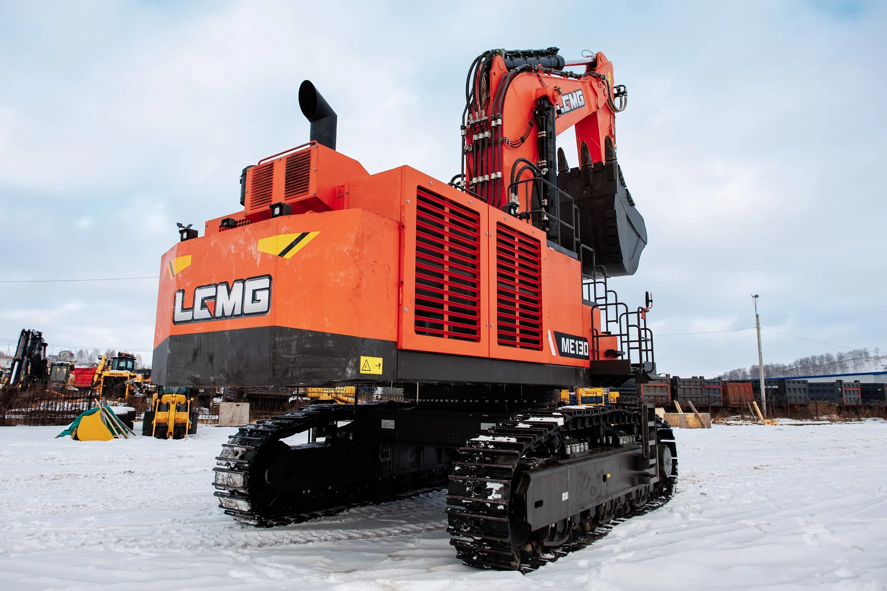Карьерный Гусеничный Экскаватор LGMG ME130 - миниатюра 2