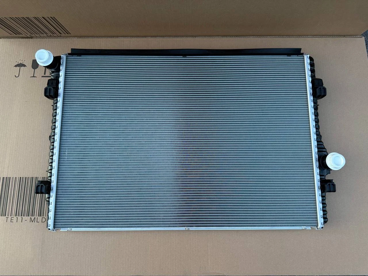 Новый радиатор охлаждения VAG 1.8/2.0 tsi - миниатюра 2