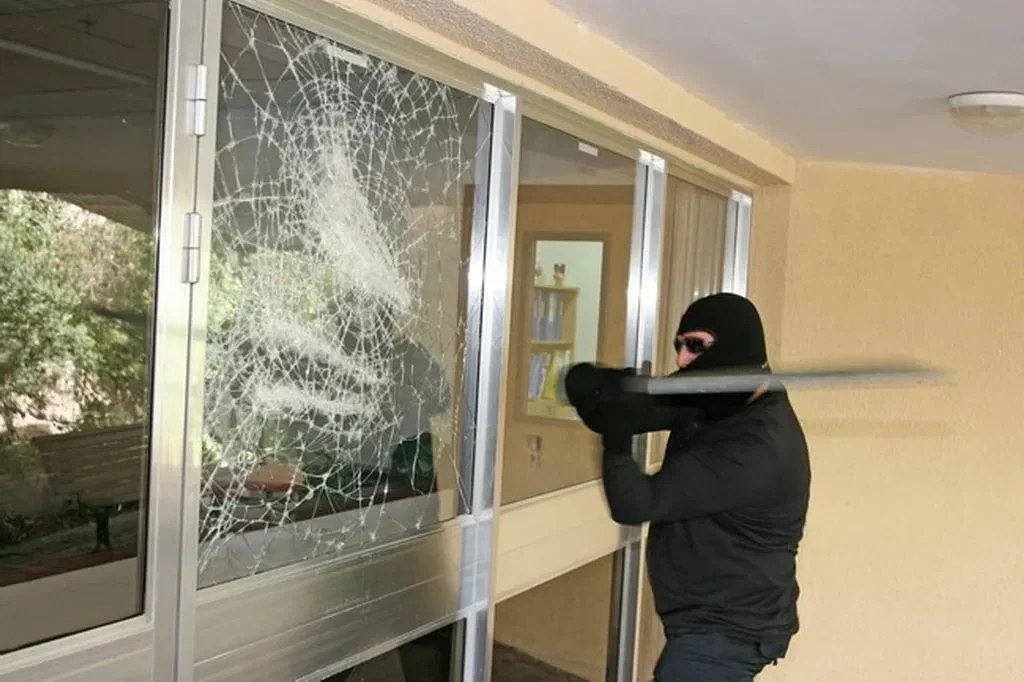 Оклейка окон бронепленкой - миниатюра 3