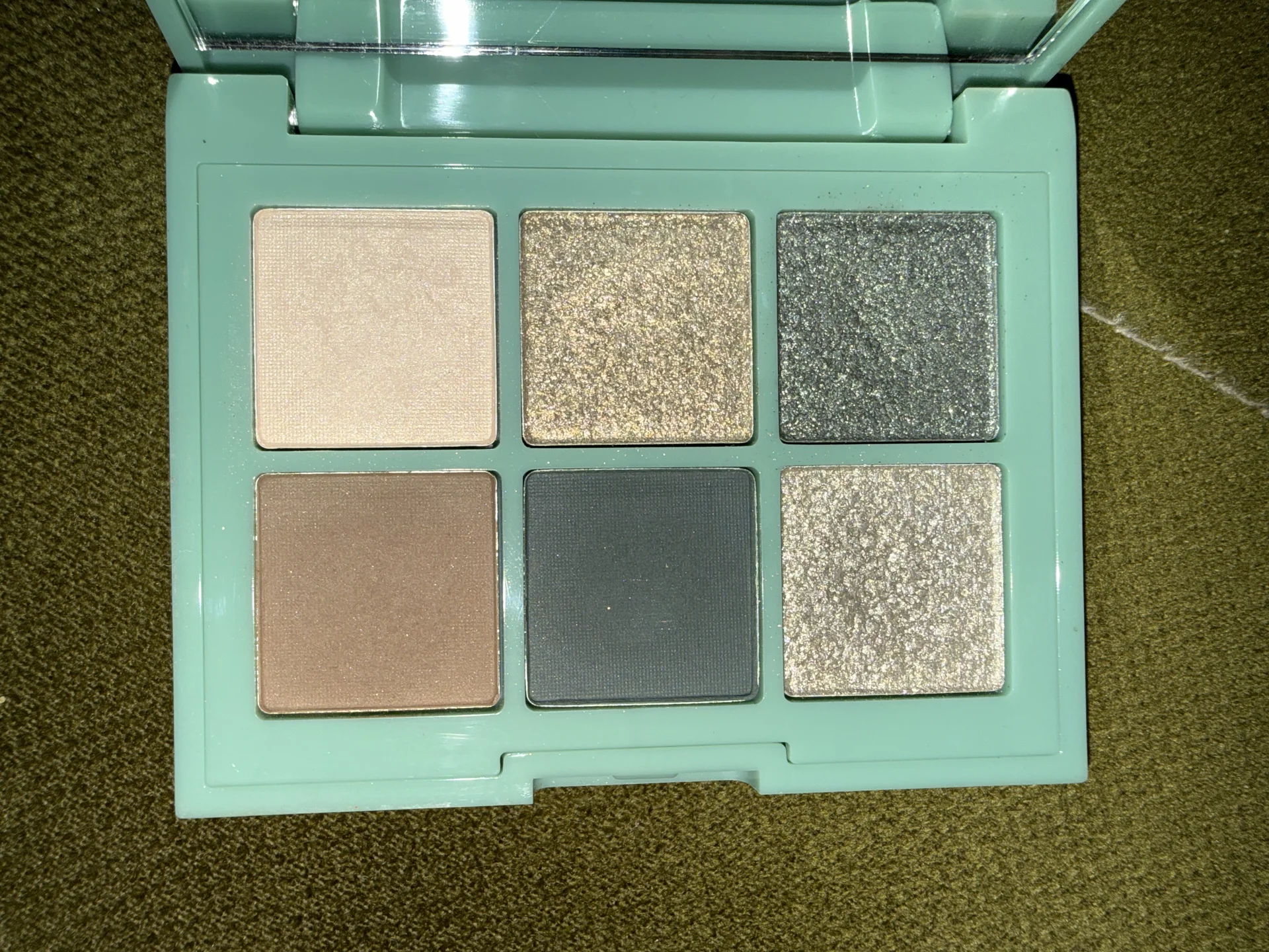 Палетка теней Essence Dancing green - миниатюра 2