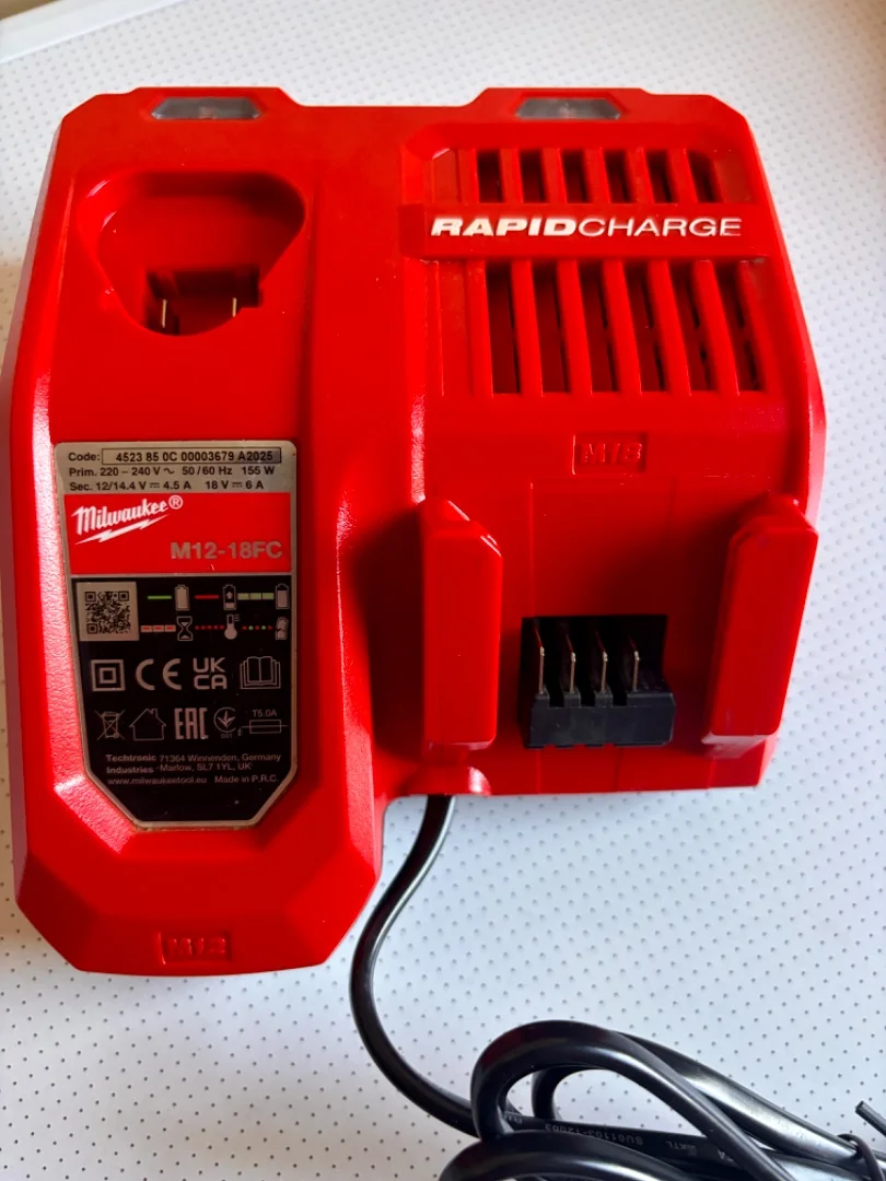 Зарядное Milwaukee M12-M18 Rapid Charger - изображение 1