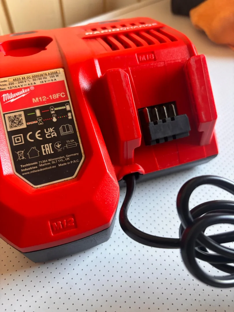 Зарядное Milwaukee M12-M18 Rapid Charger - миниатюра 3