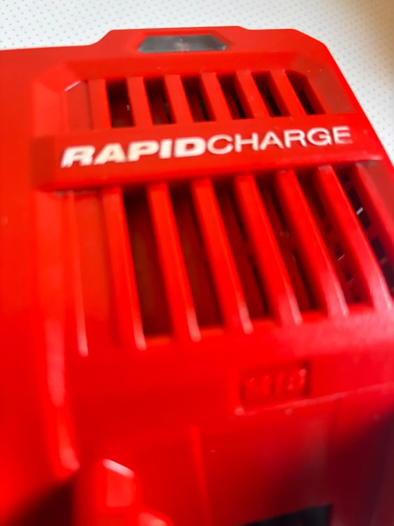 Зарядное Milwaukee M12-M18 Rapid Charger - миниатюра 4
