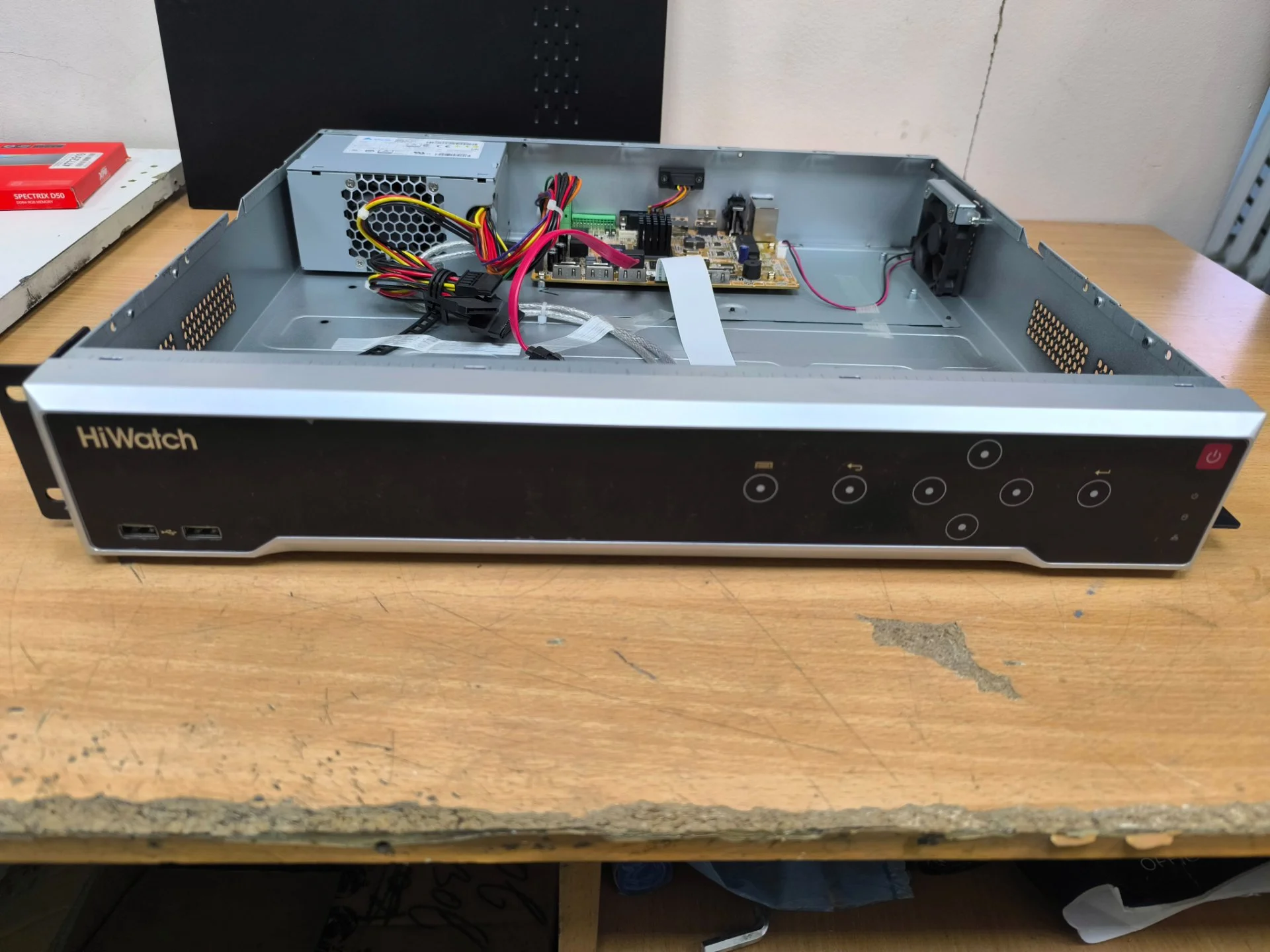 IP-видеорегистратор hiwatch NVR-432M-K - изображение 1