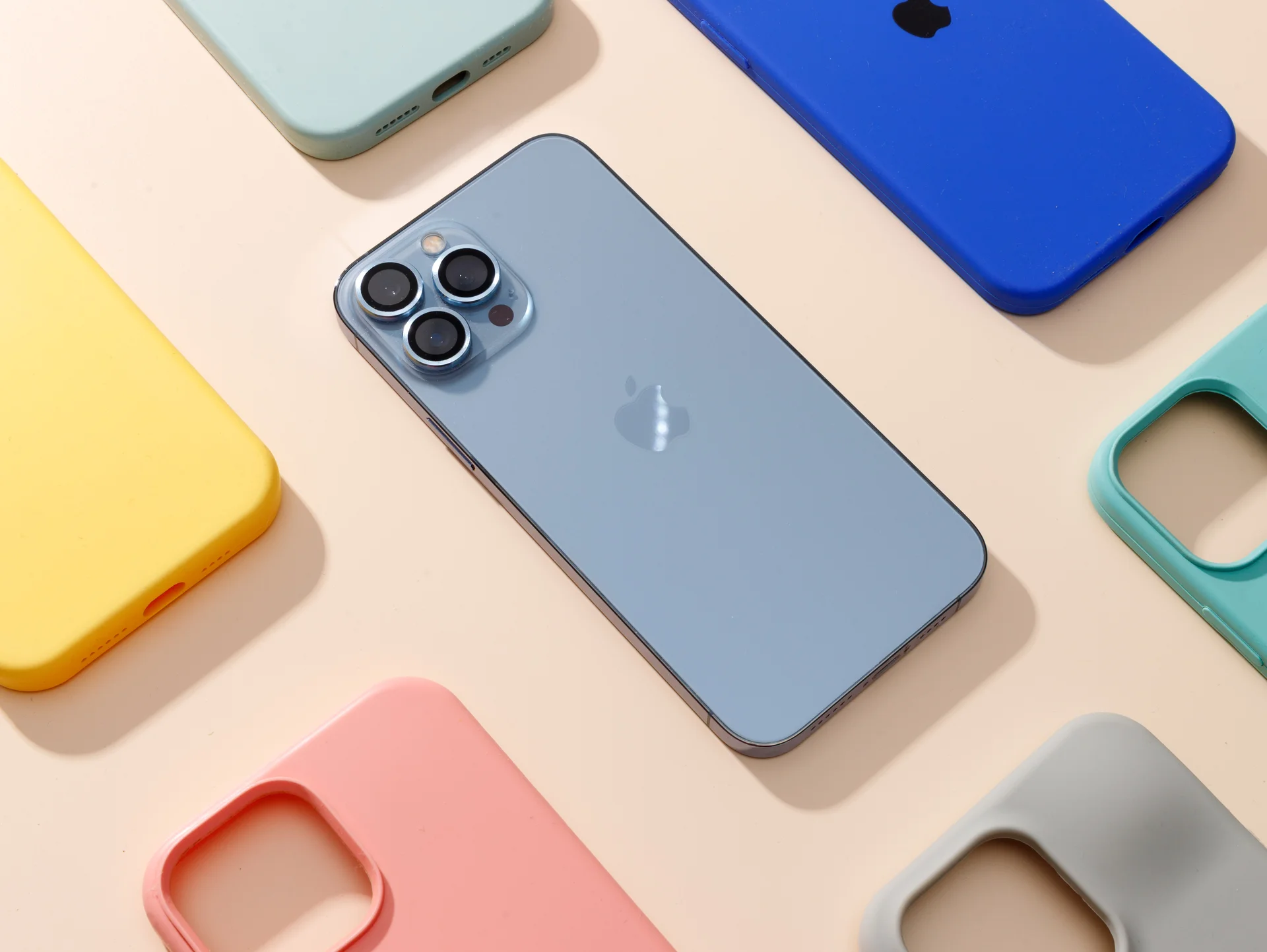 Чехлы для 13 Iphone Pro Max новые и б/у - изображение 1