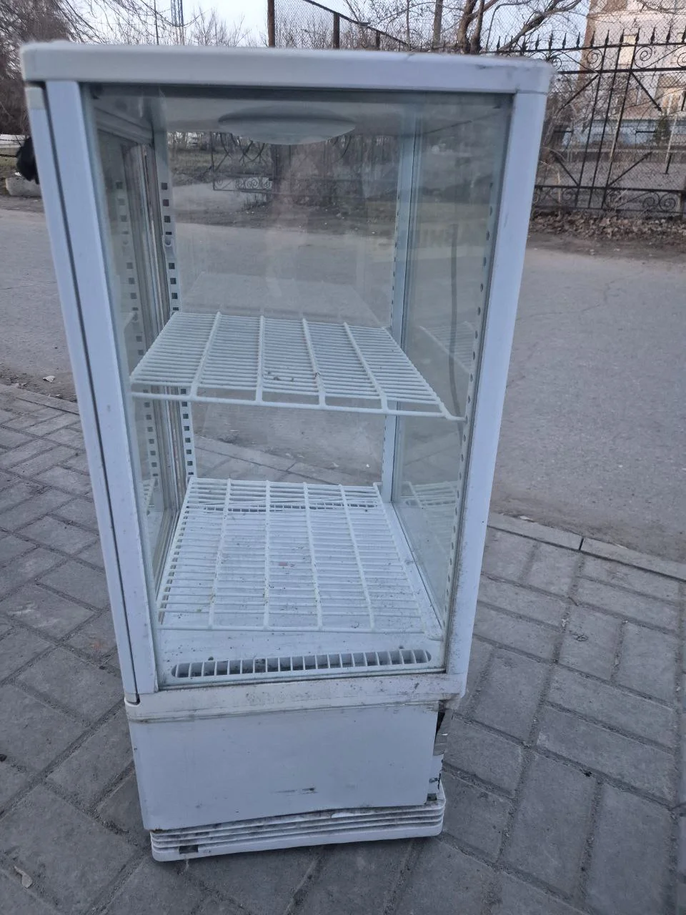 Настольный холодильник витрина - миниатюра 4