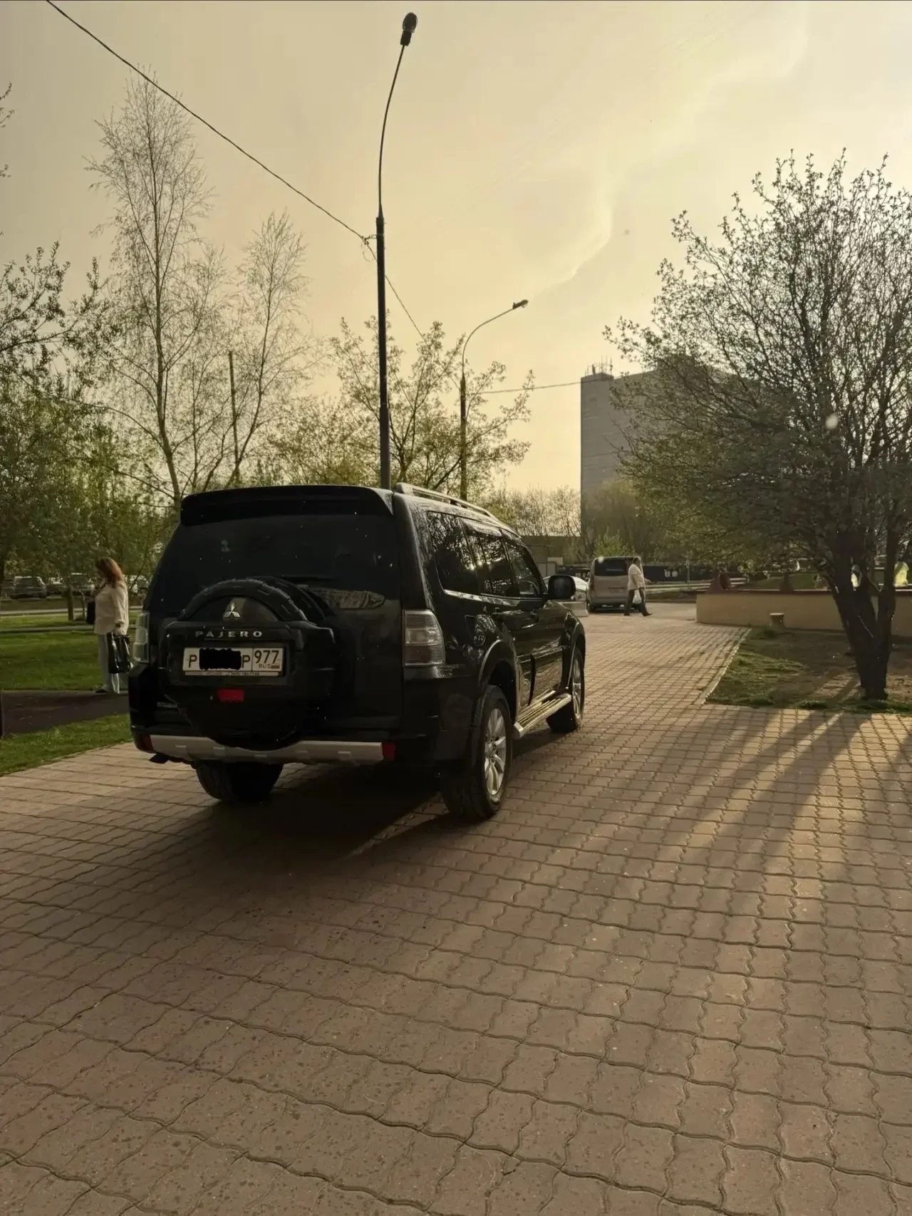 Mitsubishi Pajero - миниатюра 3