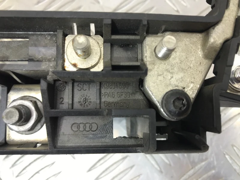 Клемма аккумулятора audi A6 C6 2.0 2008 - миниатюра 10