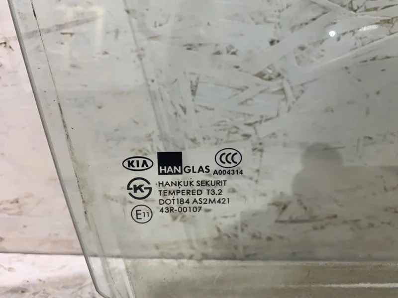 Стекло двери заднее правое Kia Spectra СЕДАН S6D - миниатюра 2