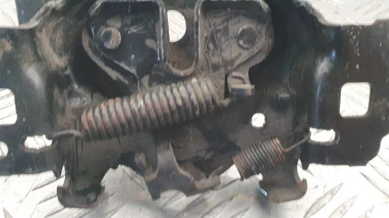 Замок капота mazda Tribute ВНЕДОРОЖНИК 2 2002 - миниатюра 7
