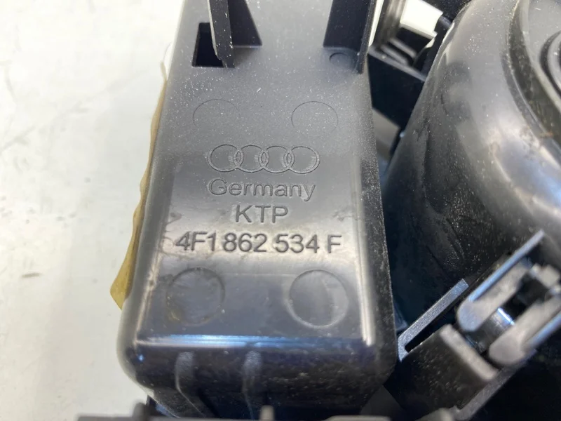 Подстаканник задний audi A6 C6 2.0 2008 - миниатюра 7