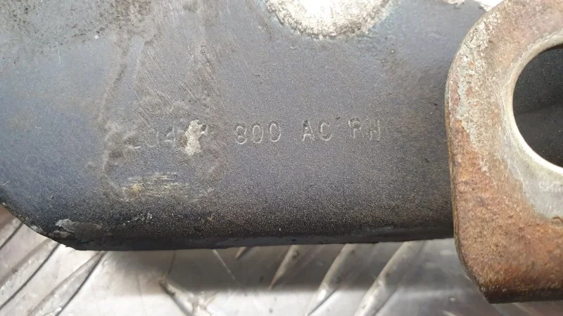 Петля капота mazda Tribute ВНЕДОРОЖНИК 2 2002 - миниатюра 9