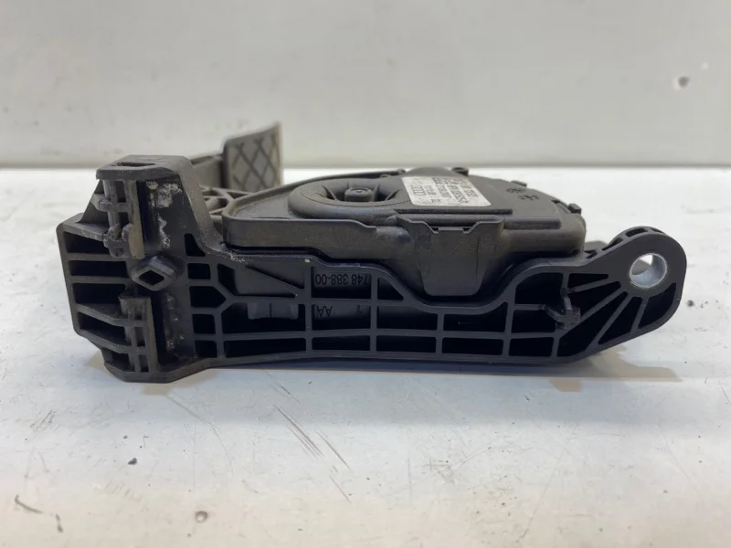 Педаль газа audi A6 C6 2.0 2008 - миниатюра 9