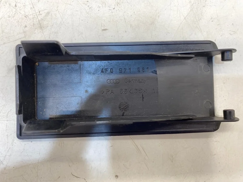 Крышка блока предохранителей audi A6 C6 2.0 2008 - миниатюра 6