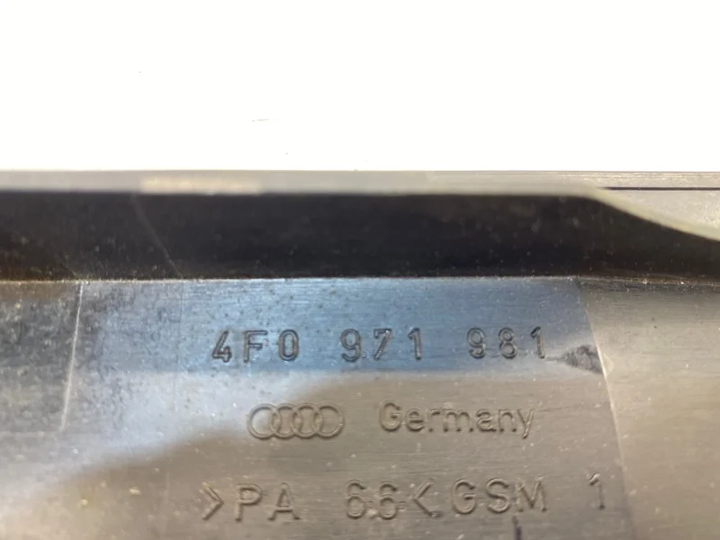 Крышка блока предохранителей audi A6 C6 2.0 2008 - миниатюра 7