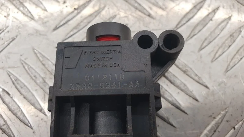 Клапан давления топлива mazda Tribute ВНЕДОРОЖНИК - миниатюра 2