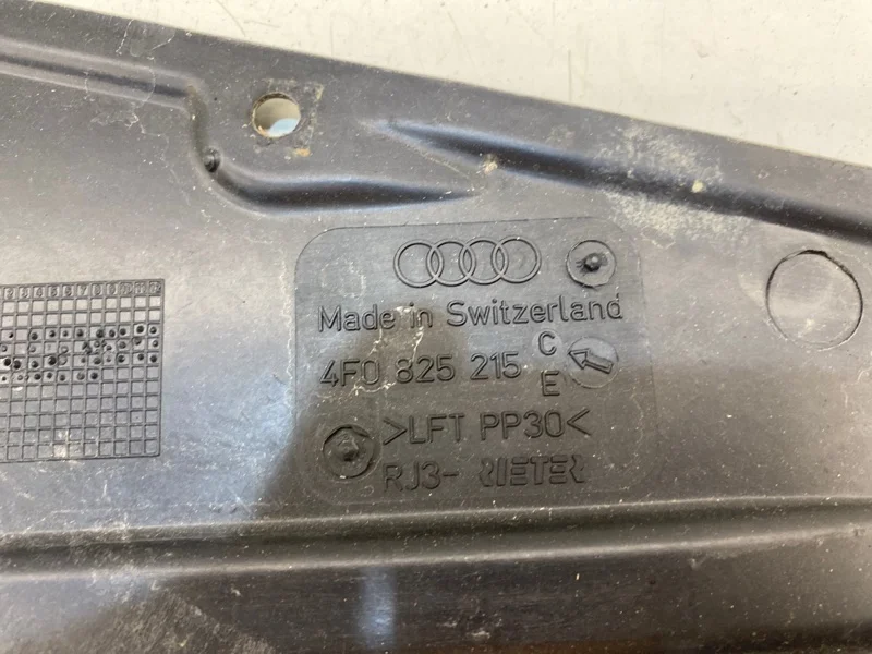 Защита днища кузова задняя левая audi A6 C6 2.0 - миниатюра 4