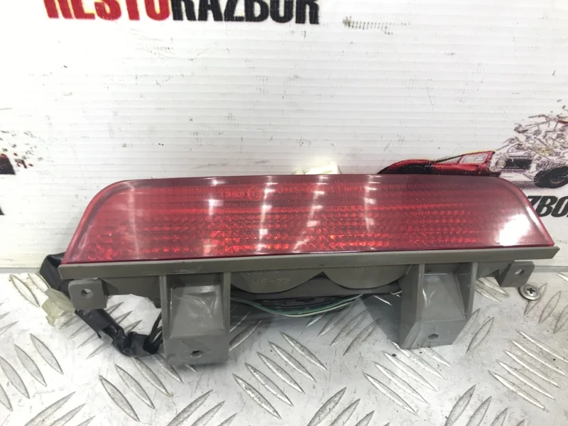 Стоп-сигнал Mitsubishi Space Wagon МИНИВЕН 2 2000 - изображение 1