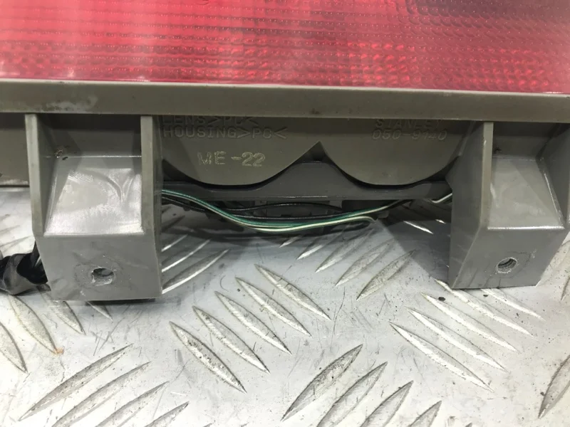 Стоп-сигнал Mitsubishi Space Wagon МИНИВЕН 2 2000 - миниатюра 2