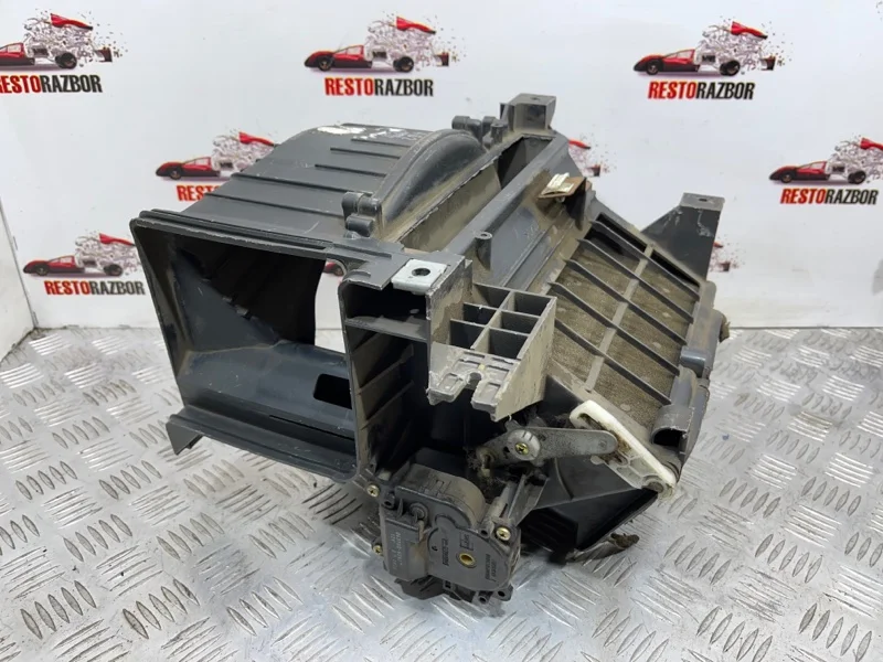 Корпус печки Mitsubishi Chariot grandis МИНИВЕН 2 - изображение 1