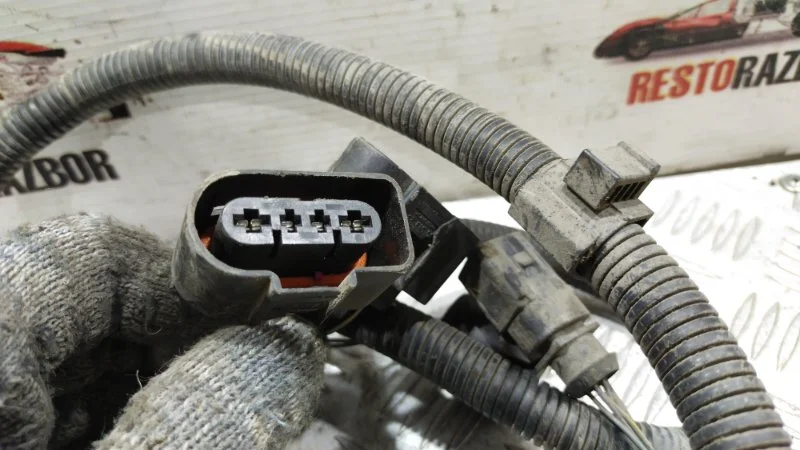 Проводка топливного бака Audi A8 D3/Д3 BFM 2006 - миниатюра 3